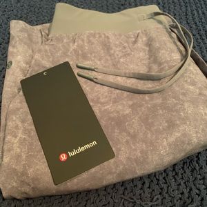 Lululemon T.H.E. Shorts 9” *Lined